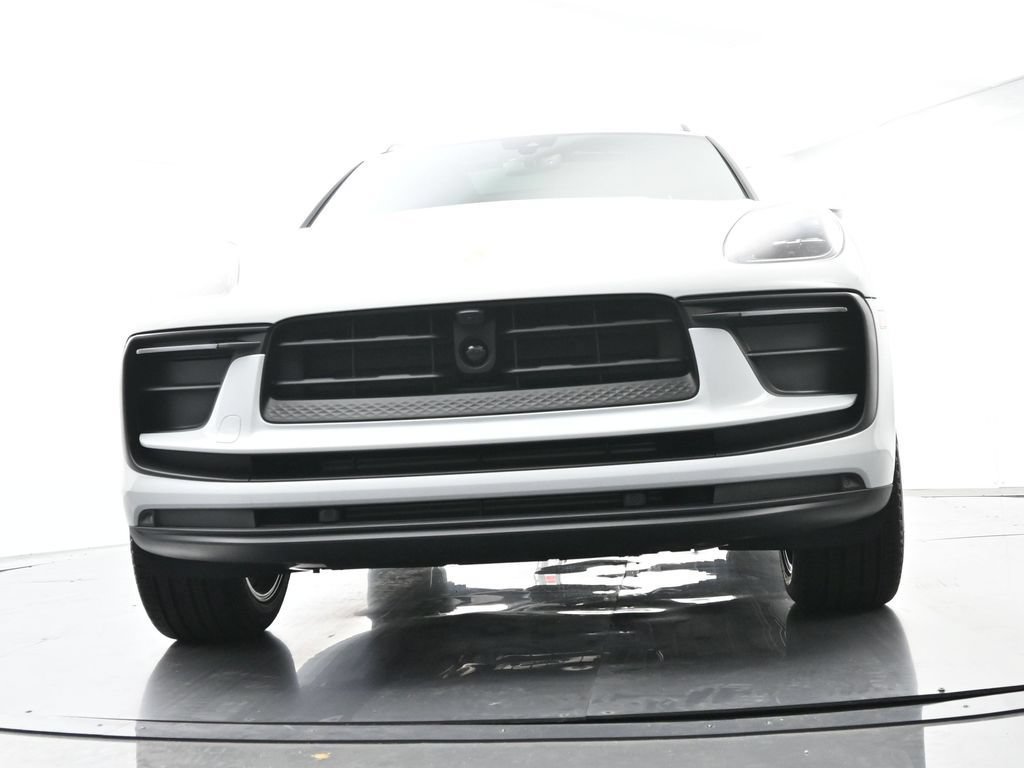 Certified 2025 Porsche Macan Turbo AWD/4WD image 58