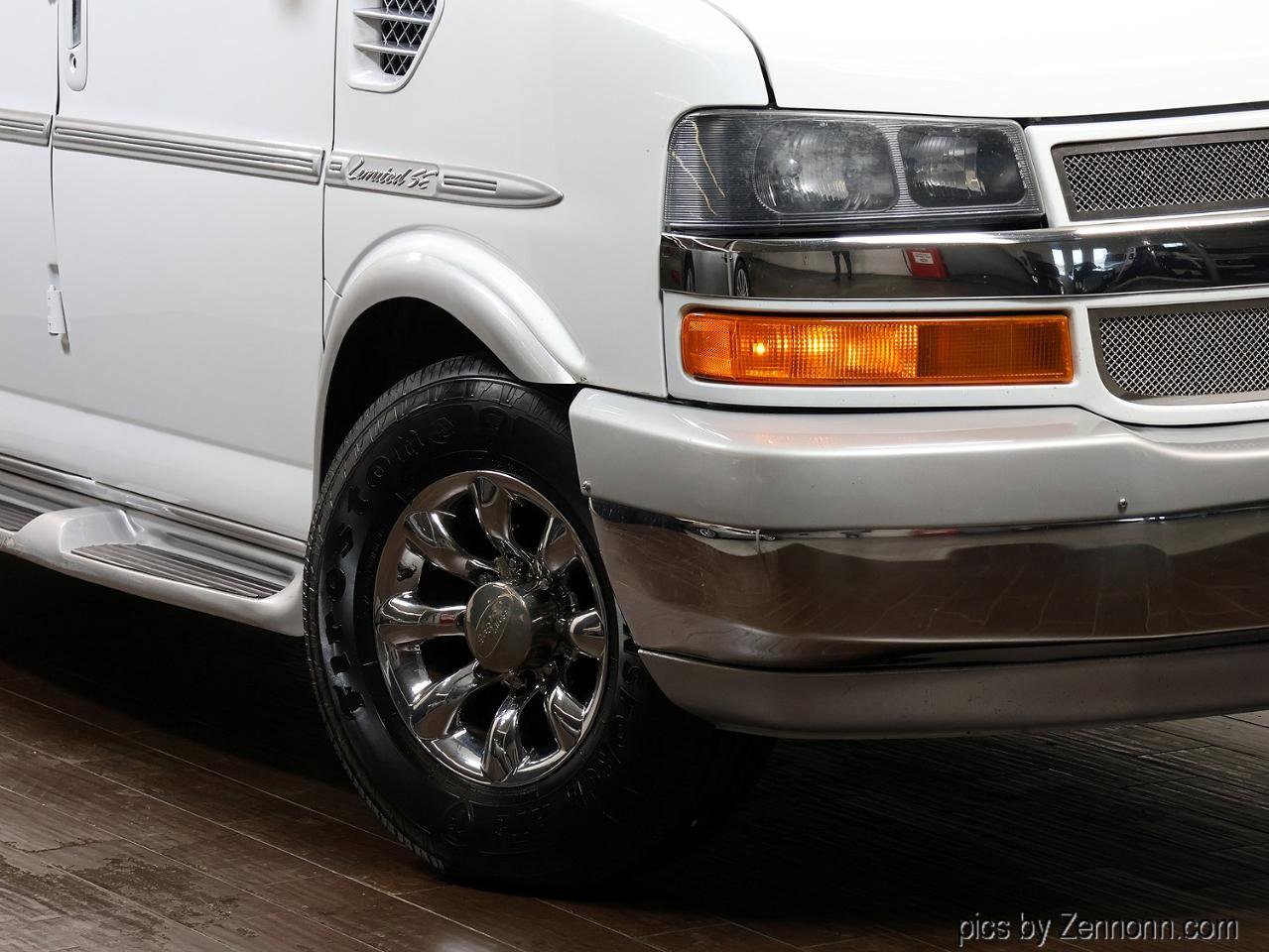 Used 2010 Chevrolet Express 3500 LT w/ LT Preferred Equipment Group image 3