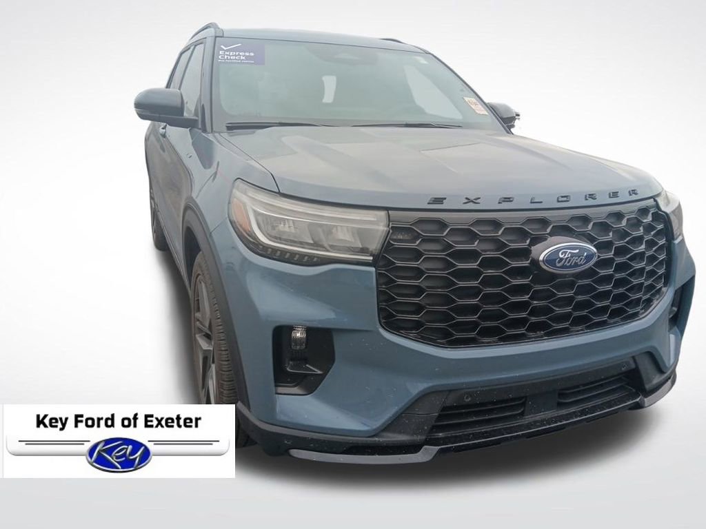 Used 2025 Ford Explorer ST-Line w/ Premium Package image 2