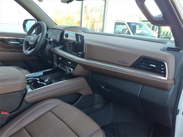 Used 2025 Chevrolet Suburban High Country image 22