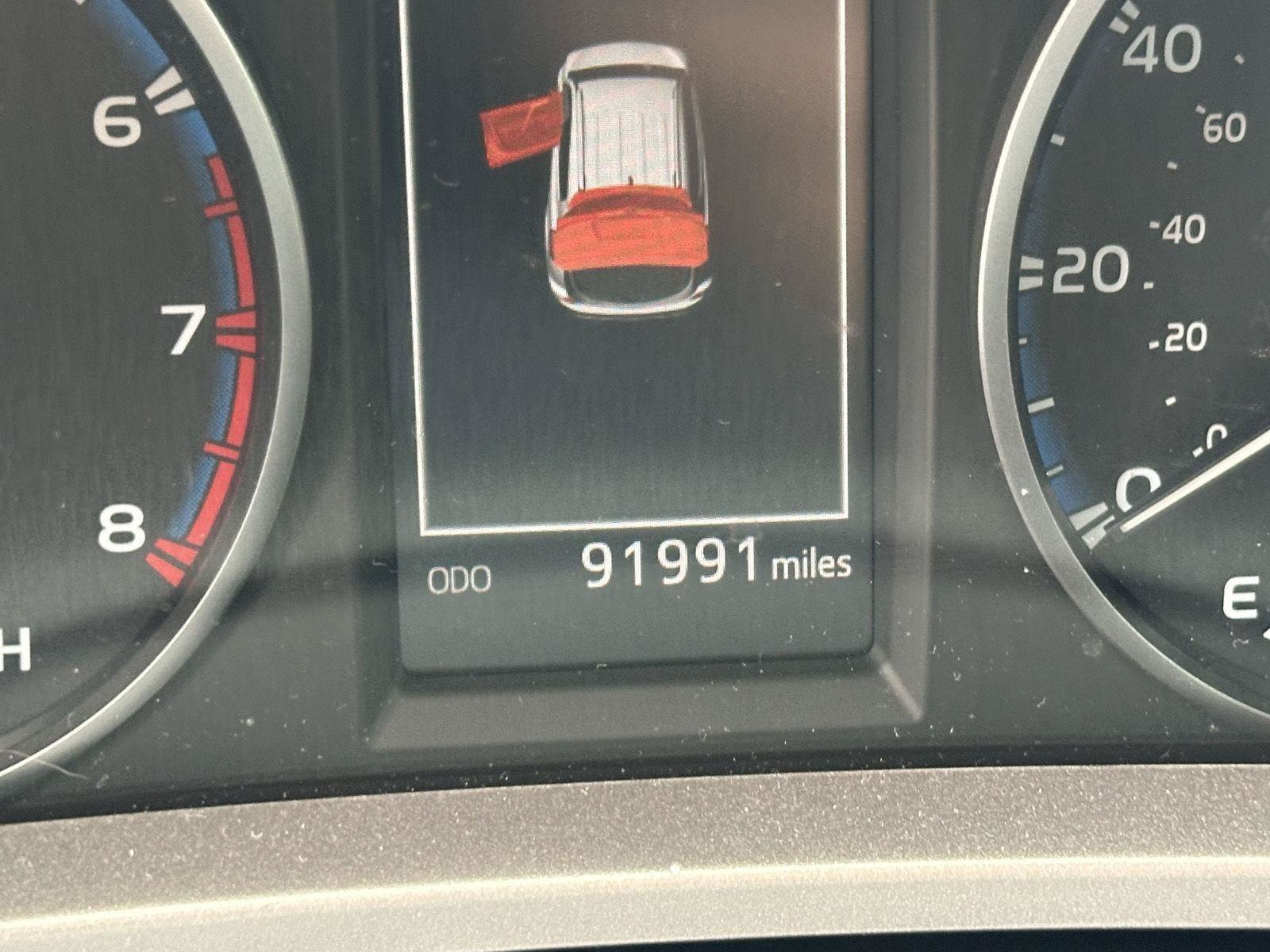 Used 2018 Toyota RAV4 LE FWD image 12