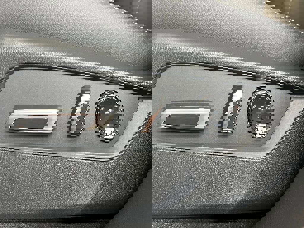 Used 2025 Acura RDX SH-AWD image 23