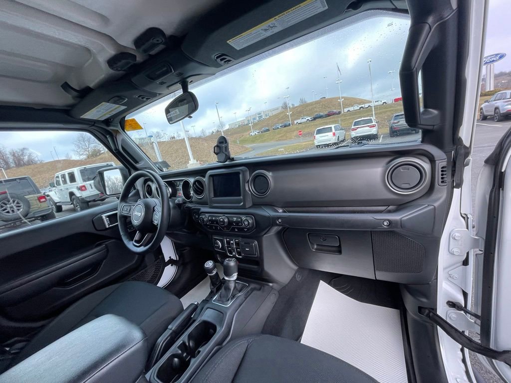 Used 2022 Jeep Gladiator Willys image 13