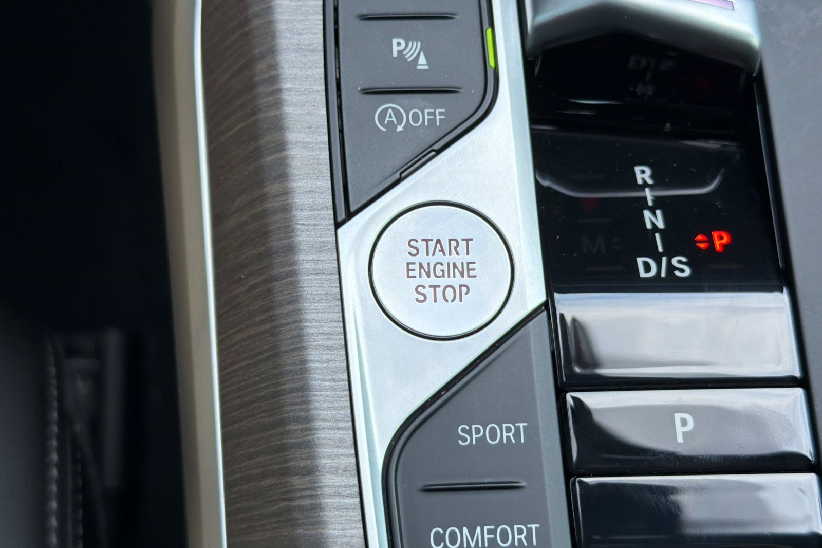 Used 2025 BMW 330i Sedan w/ Premium Package image 29