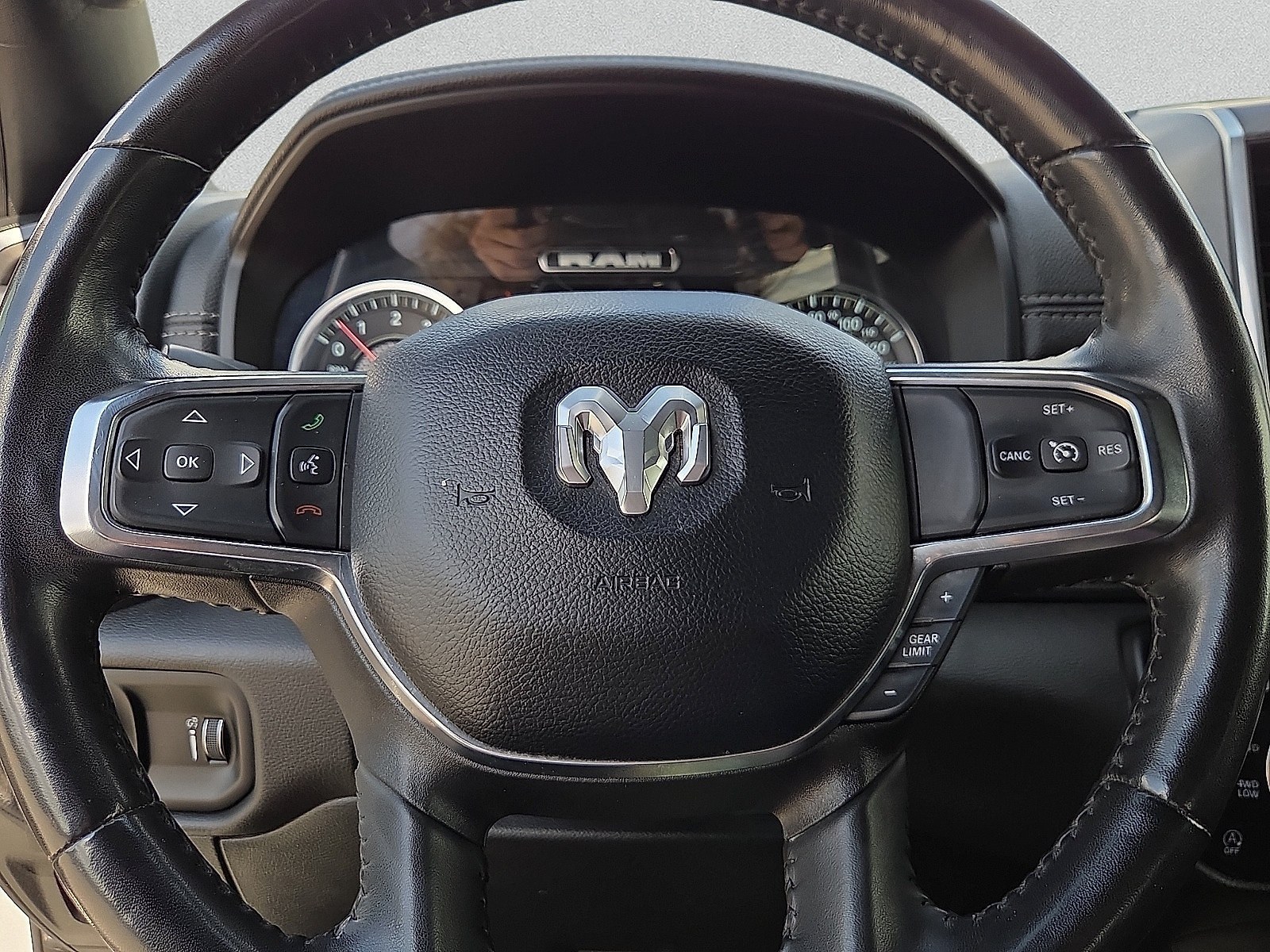 Used 2024 RAM 1500 Laramie AWD/4WD image 24