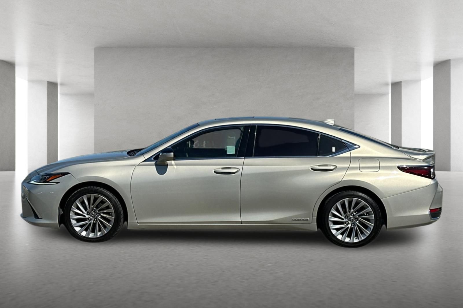 Used 2021 Lexus ES 300h 300h Luxury w/ Accessory Package 2 image 7