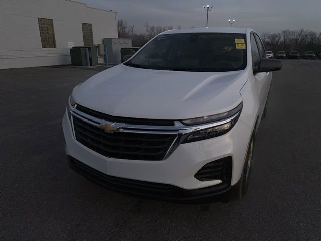 Used 2024 Chevrolet Equinox LS w/ LS Convenience Package image 4