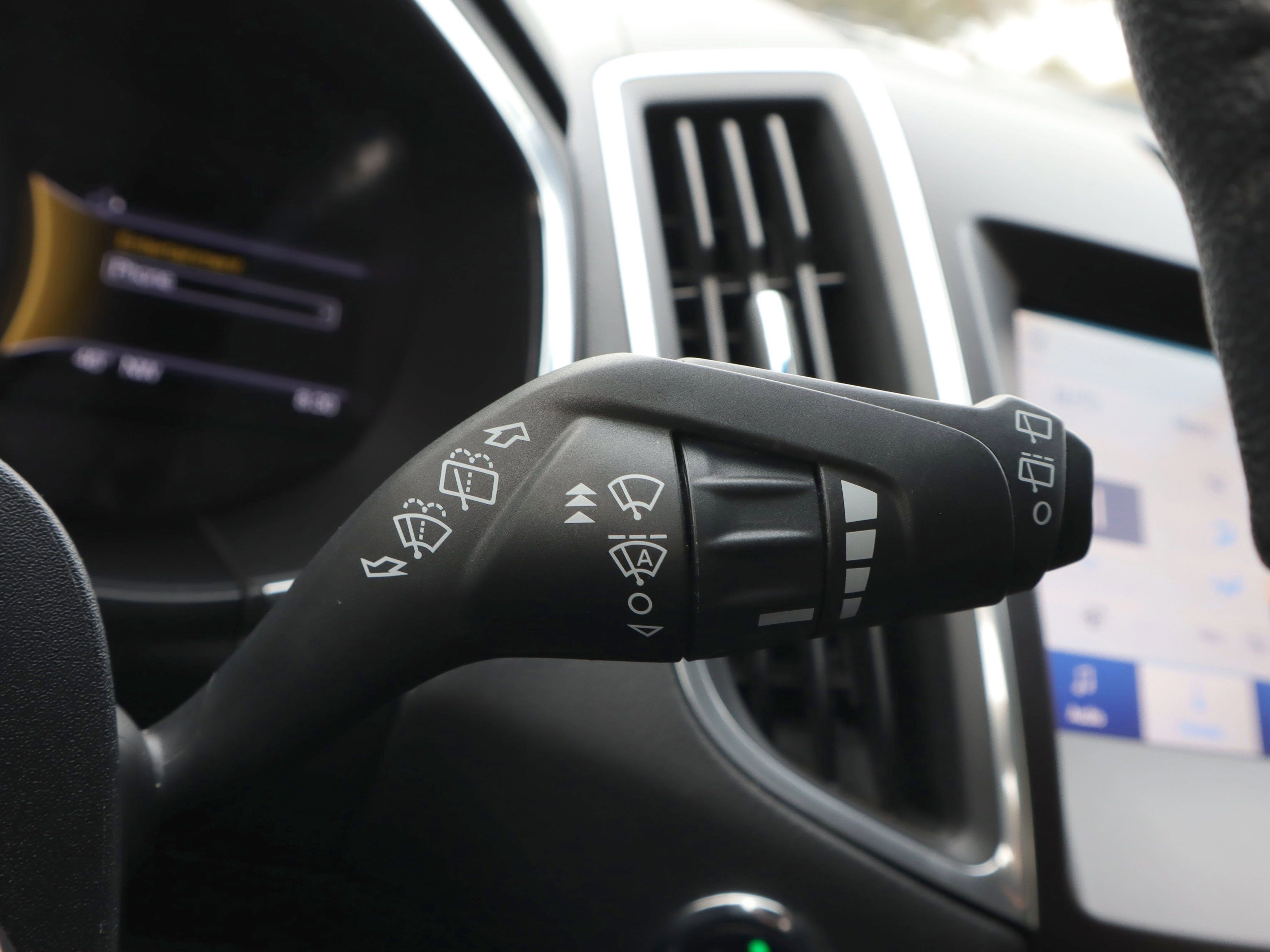 Used 2020 Ford Edge Titanium image 22