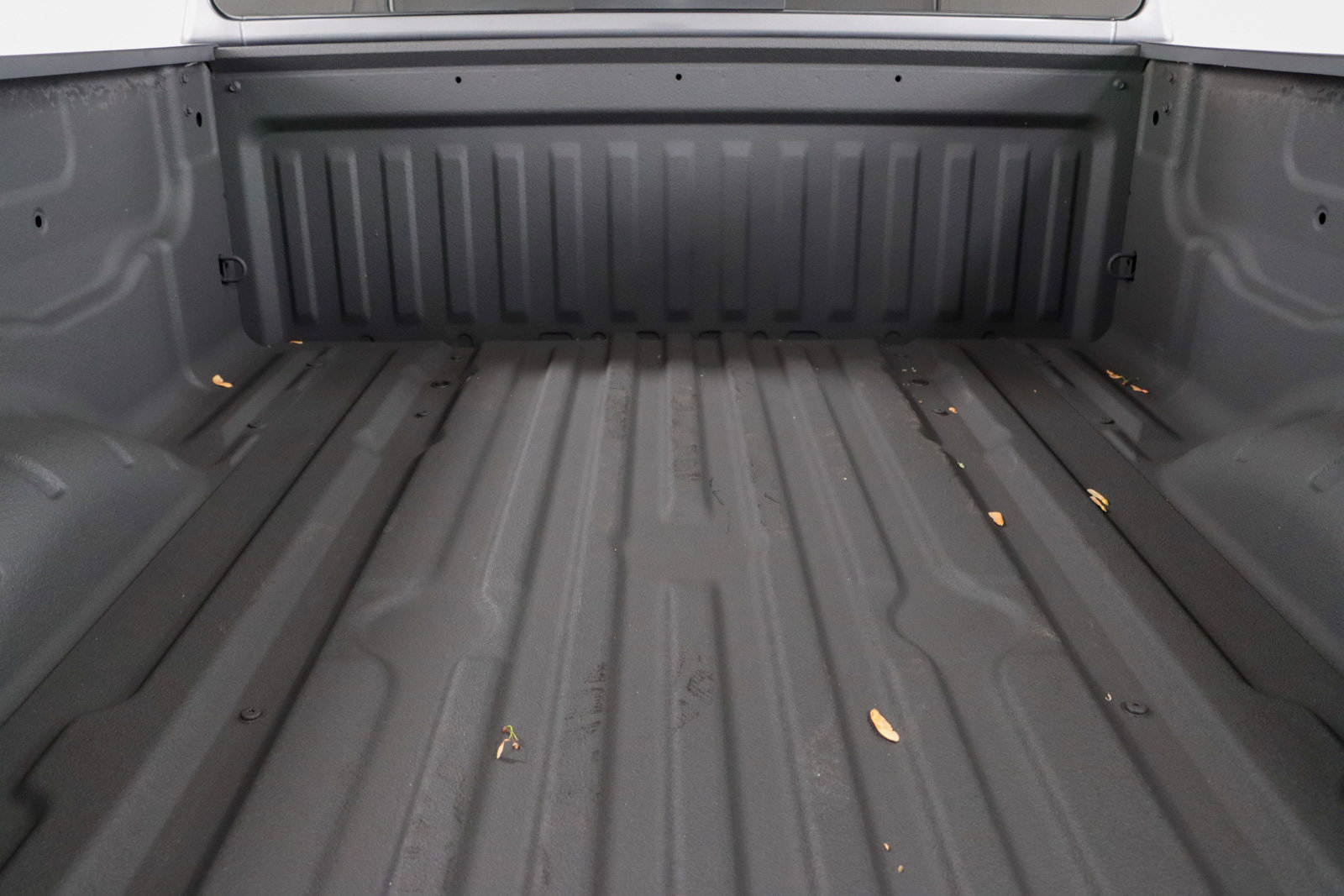 Used 2023 Nissan Titan SV image 30