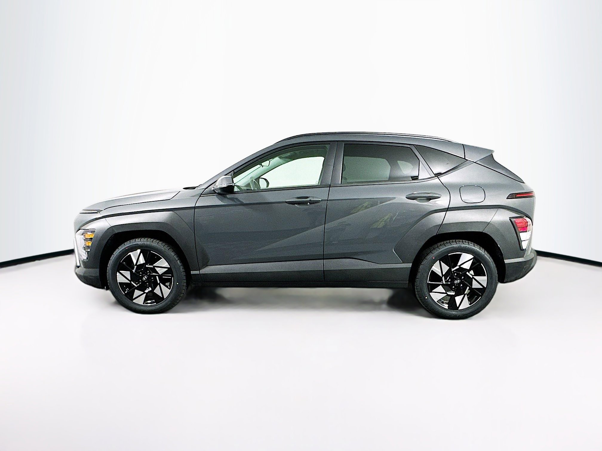 Used 2025 Hyundai Kona SEL FWD image 4
