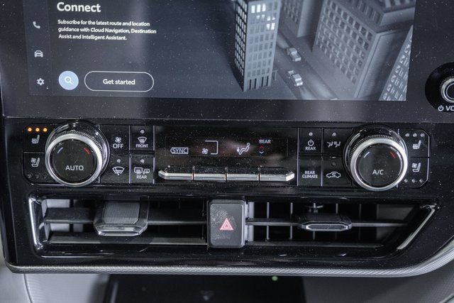 Used 2024 Toyota Highlander Platinum image 24