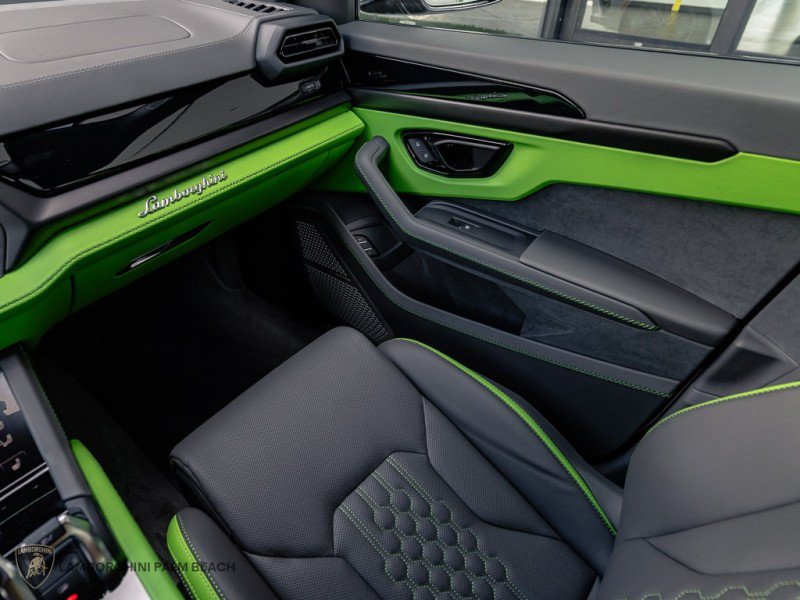 Used 2025 Lamborghini Urus SE AWD/4WD image 6
