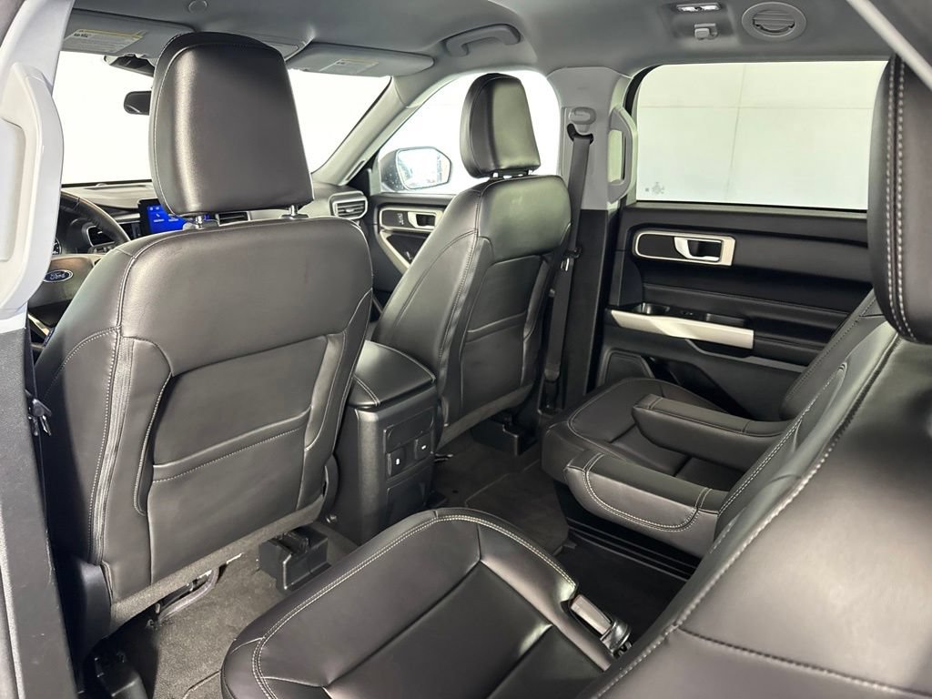 Used 2023 Ford Explorer XLT w/ Equipment Group 202A AWD/4WD image 34