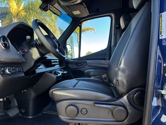 Used 2025 Mercedes-Benz Sprinter 2500 image 11