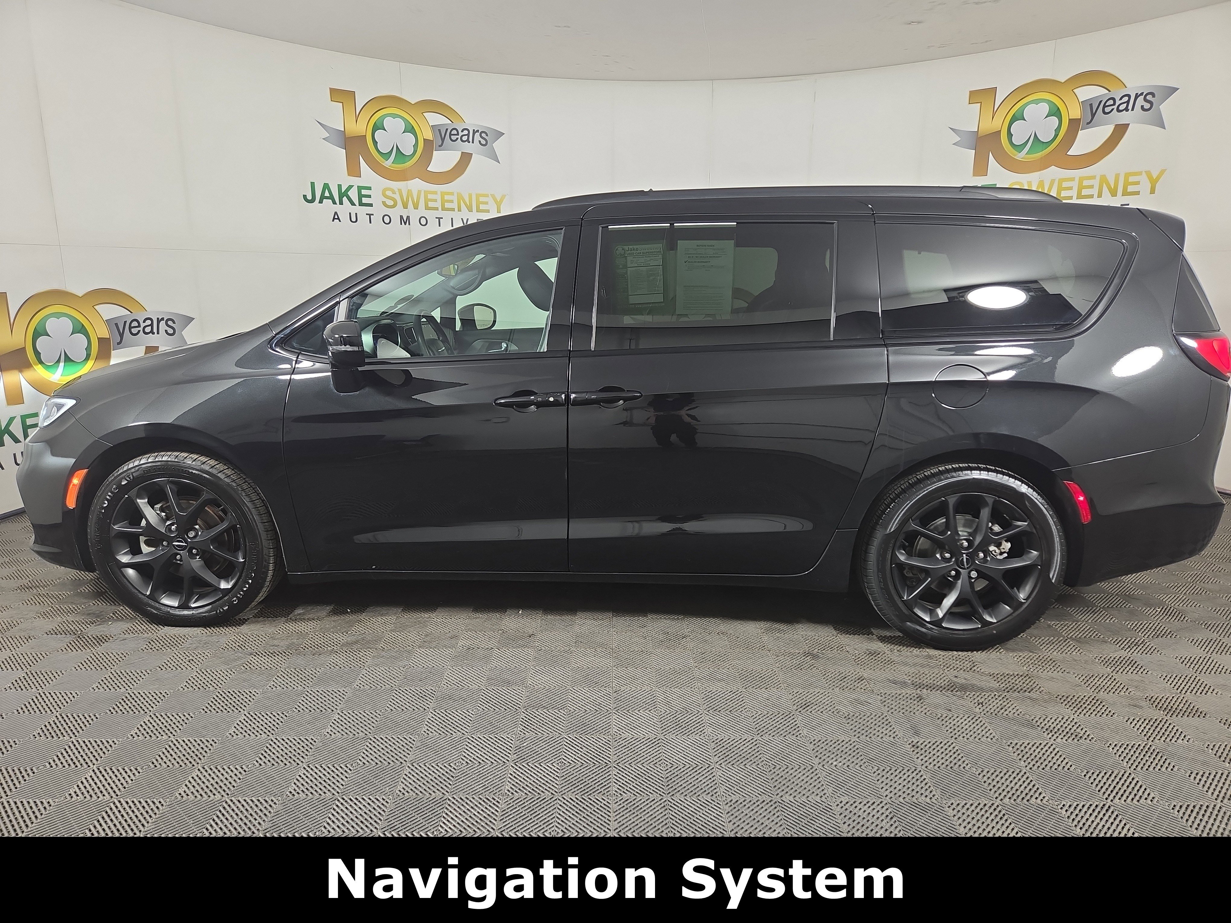 Certified 2024 Chrysler Pacifica Limited w/ S Appearance Package FWD image 6