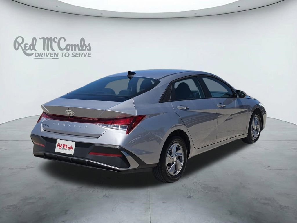 Used 2025 Hyundai Elantra SE image 5