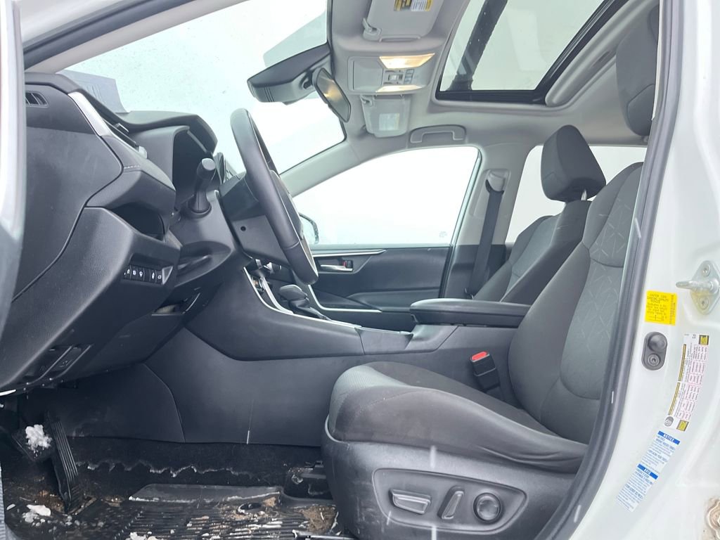 Used 2022 Toyota RAV4 XLE image 9