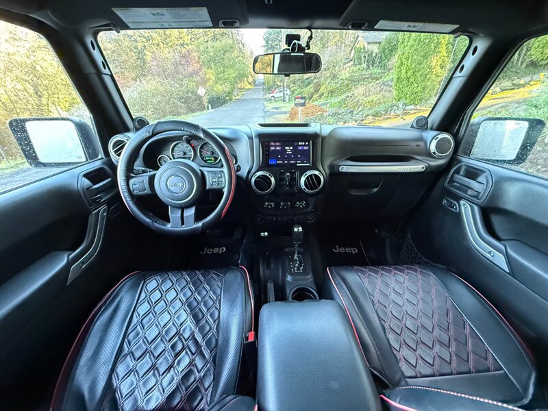 Used 2012 Jeep Wrangler Unlimited Sahara AWD/4WD image 15