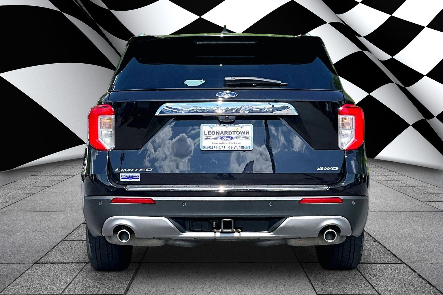 Used 2023 Ford Explorer Limited w/ Limited Technology Package AWD/4WD image 4
