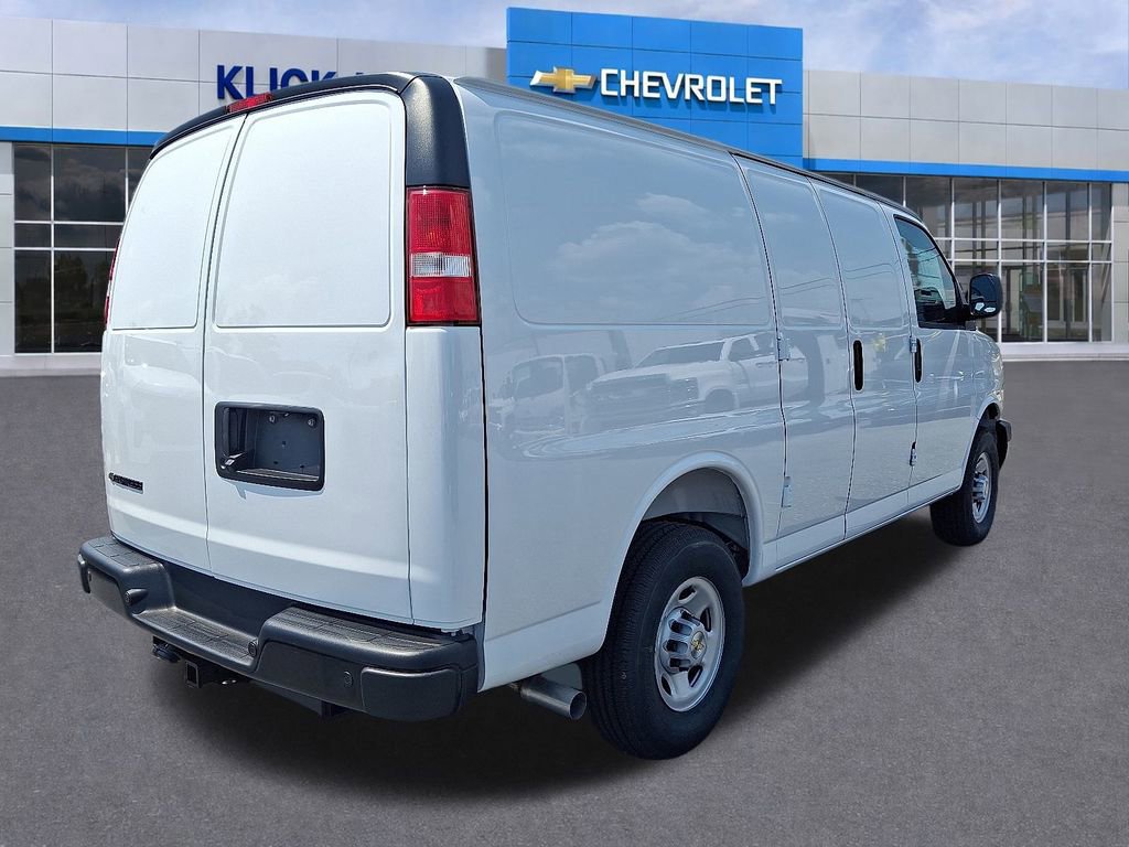 New 2025 Chevrolet Express 3500 w/ Driver Convenience Package video 4