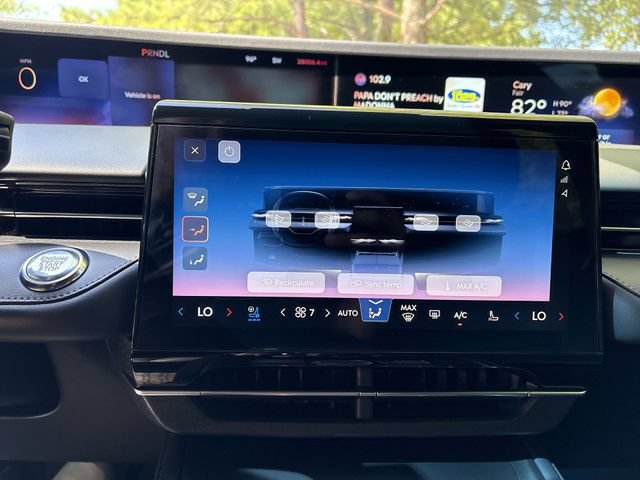 Used 2024 Lincoln Nautilus Premier w/ Jet Appearance Package AWD/4WD image 19