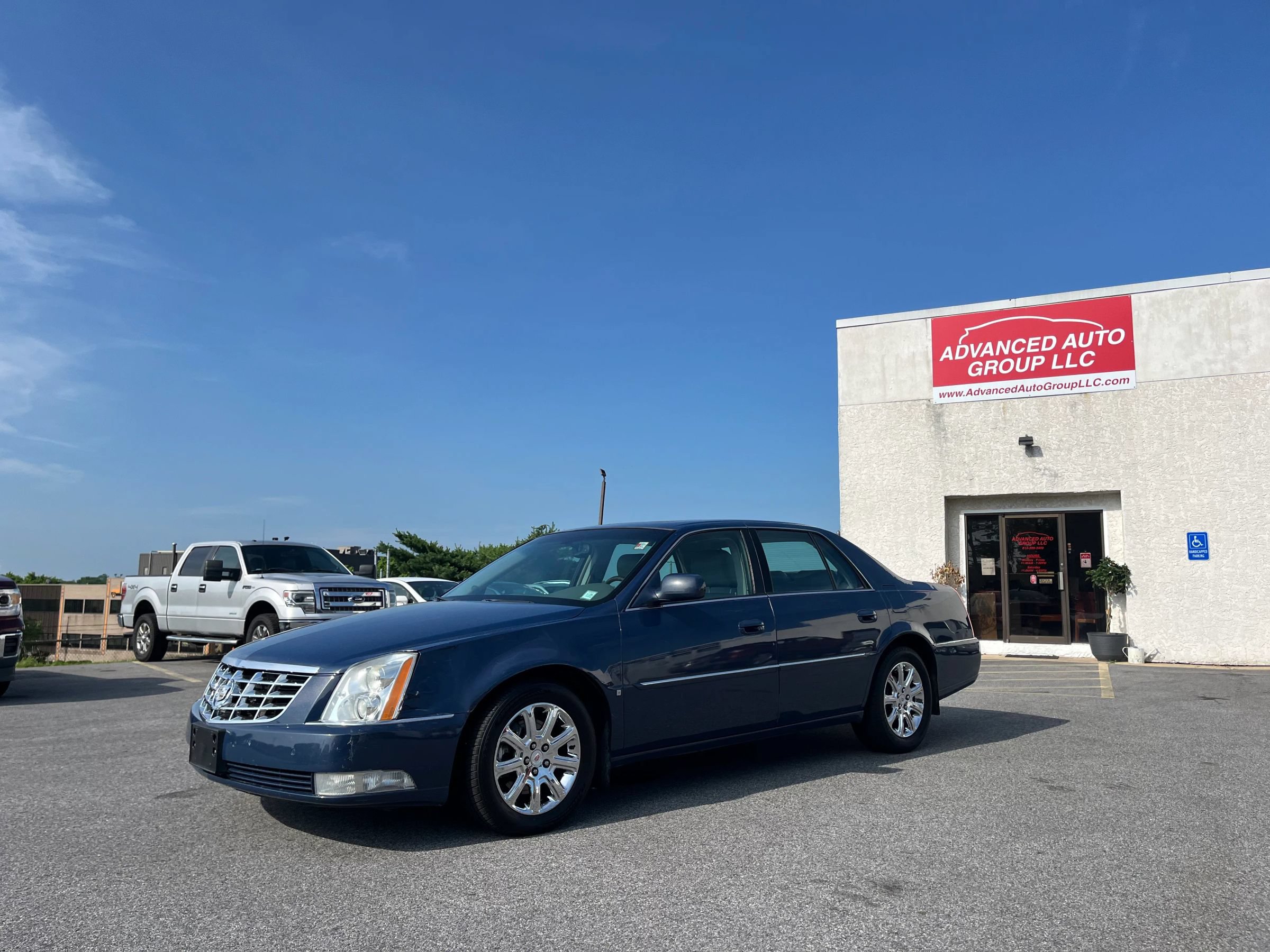 Used 2009 Cadillac DTS w/ Sun And Sound Package FWD image 30