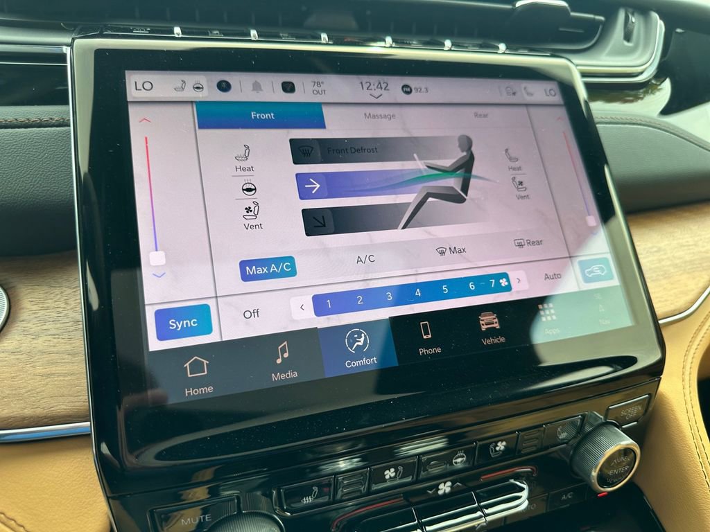 New 2025 Jeep Grand Cherokee Summit image 22