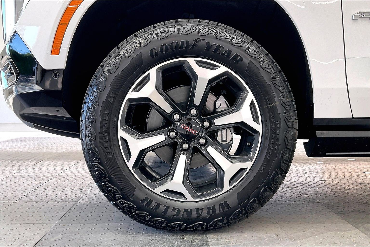 New 2026 GMC Yukon XL AT4 w/ AT4 Premium Plus Package AWD/4WD image 14