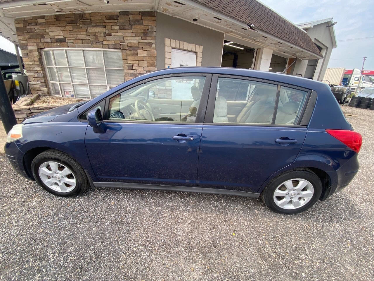 Used 2007 Nissan Versa 1.8 S w/ Convenience Pkg image 8