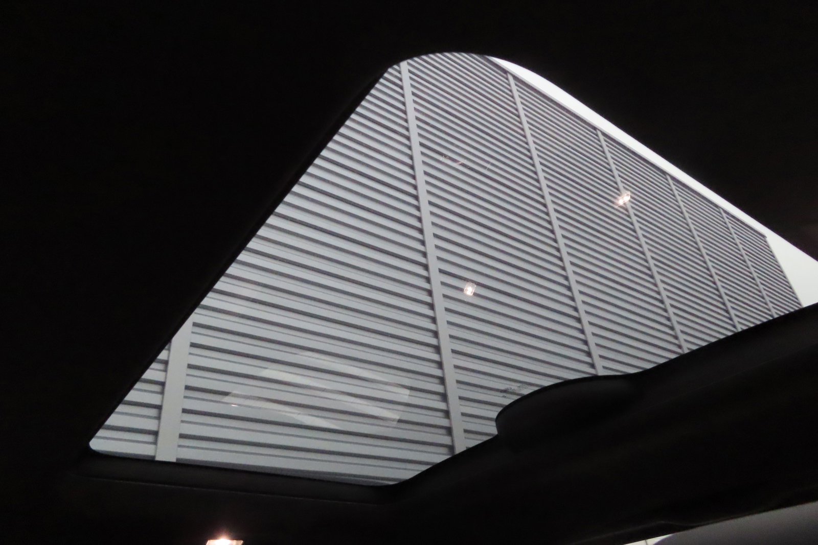 New 2024 Land Rover Discovery Dynamic SE image 29