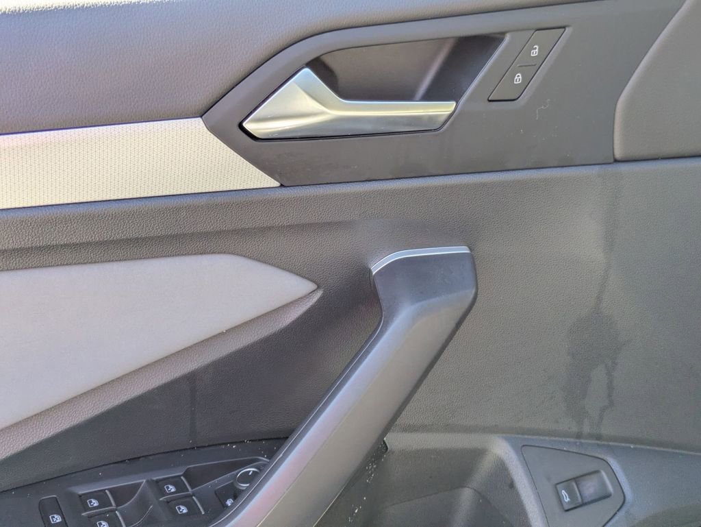 Used 2025 Volkswagen Jetta SE image 16