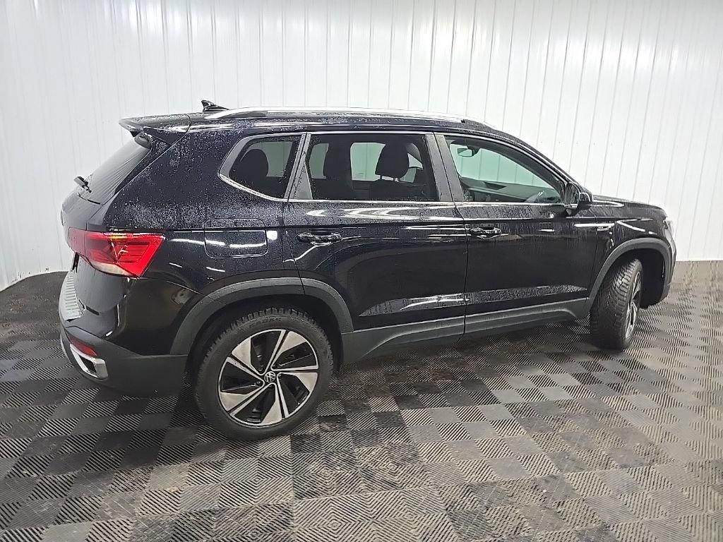 Used 2023 Volkswagen Taos SE AWD/4WD image 3