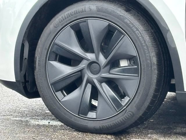 Used 2025 Tesla Model Y Long Range AWD/4WD image 7