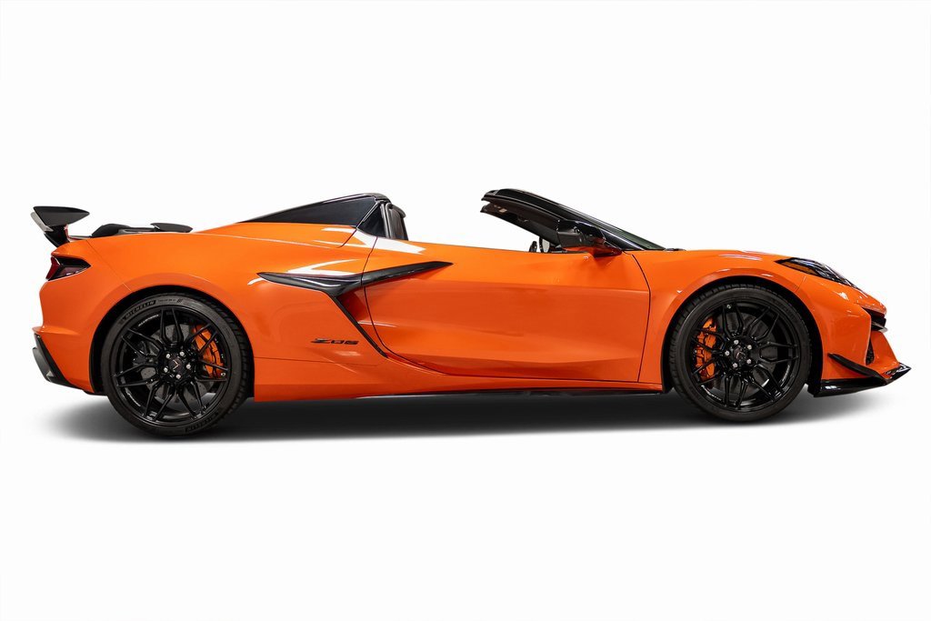 Used 2025 Chevrolet Corvette Z06 w/ Stealth Interior Trim Package image 5