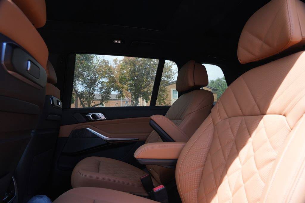 Used 2027 BMW X7 xDrive40i w/ M Sport Package AWD/4WD image 15