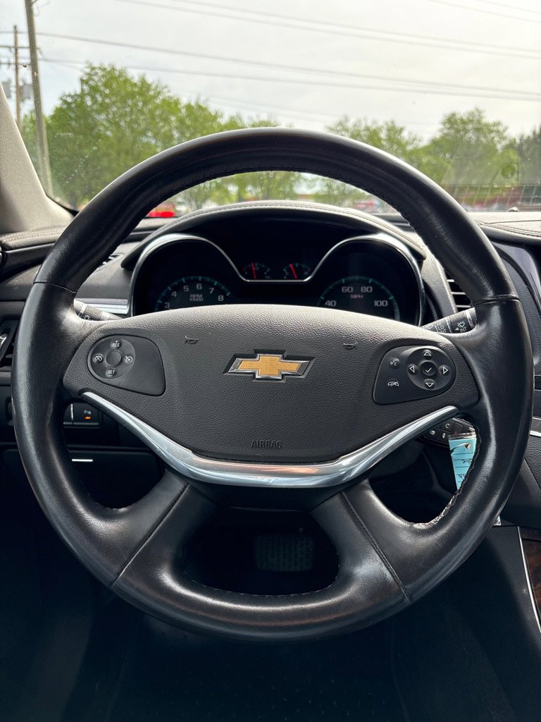 Used 2014 Chevrolet Impala LT w/ Convenience Package image 16