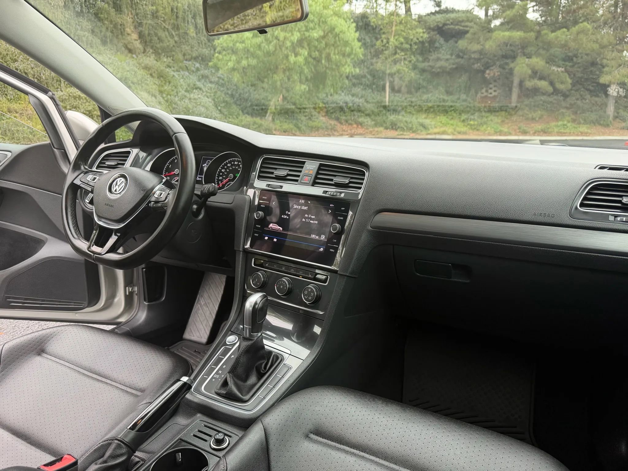 Used 2018 Volkswagen Golf SE image 22