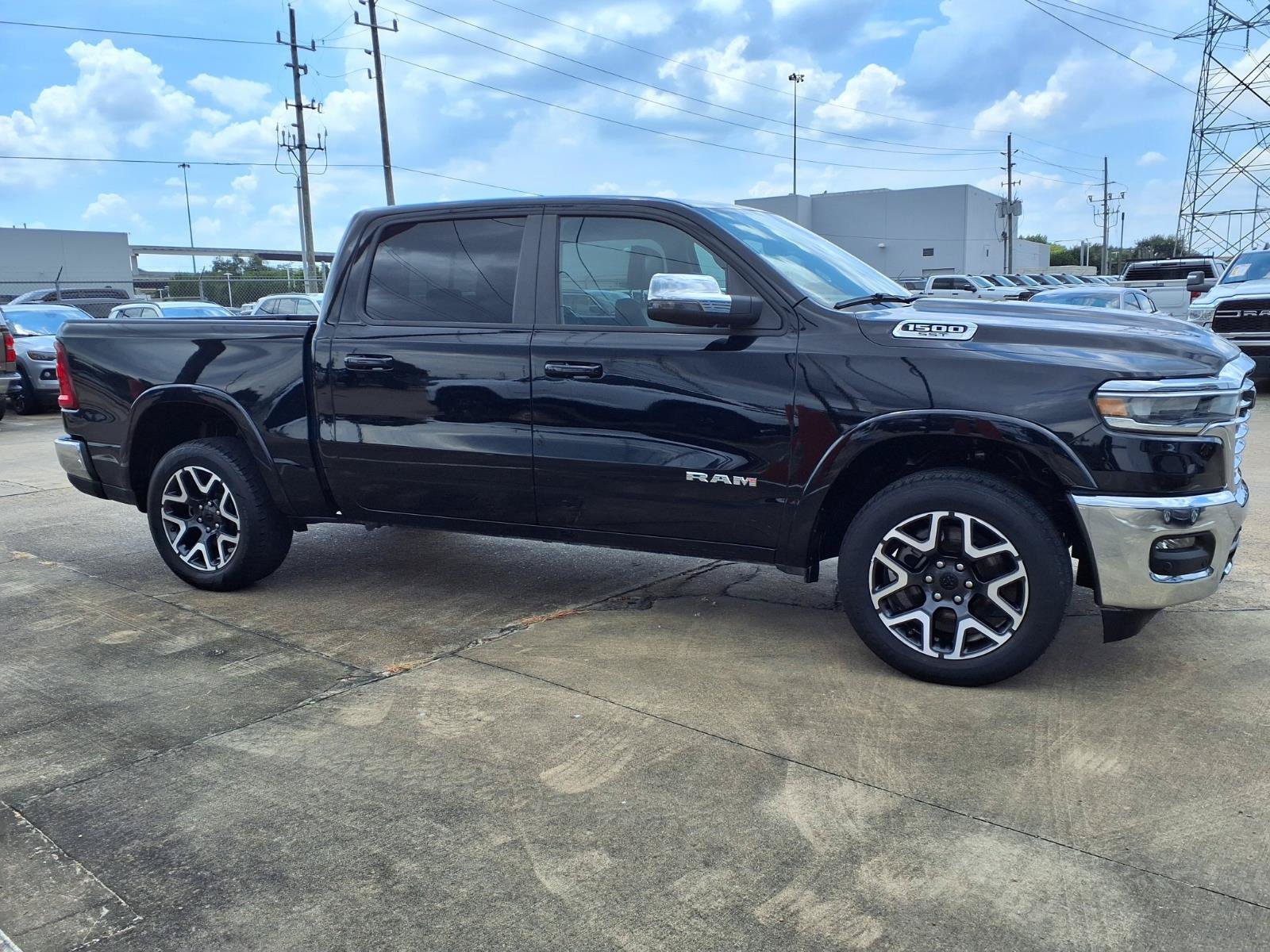 Used 2025 RAM 1500 Laramie AWD/4WD image 28