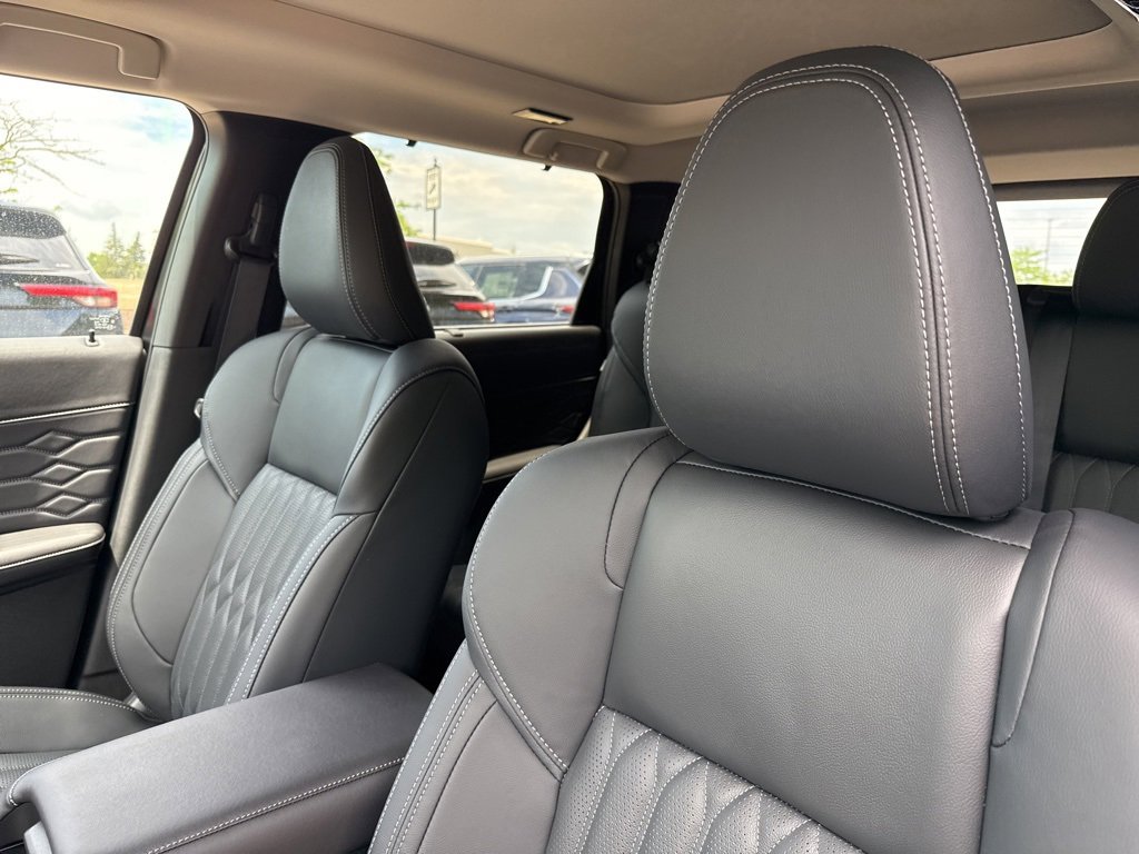 New 2025 Mitsubishi Outlander SEL image 24