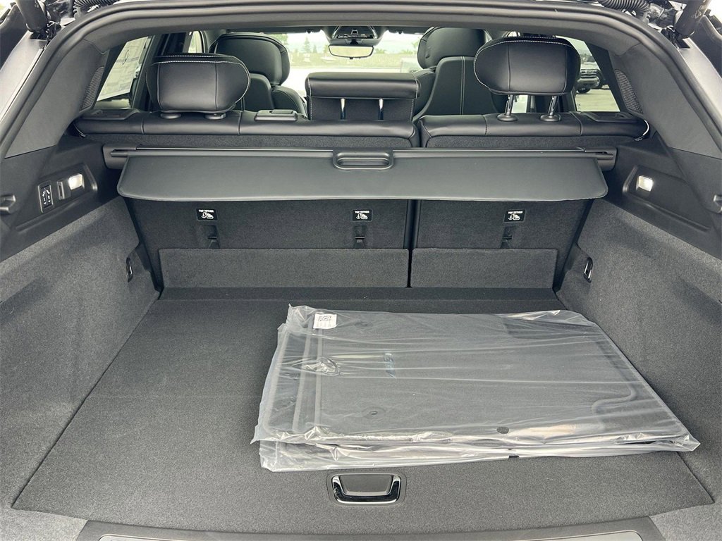 New 2026 Cadillac Lyriq V image 31