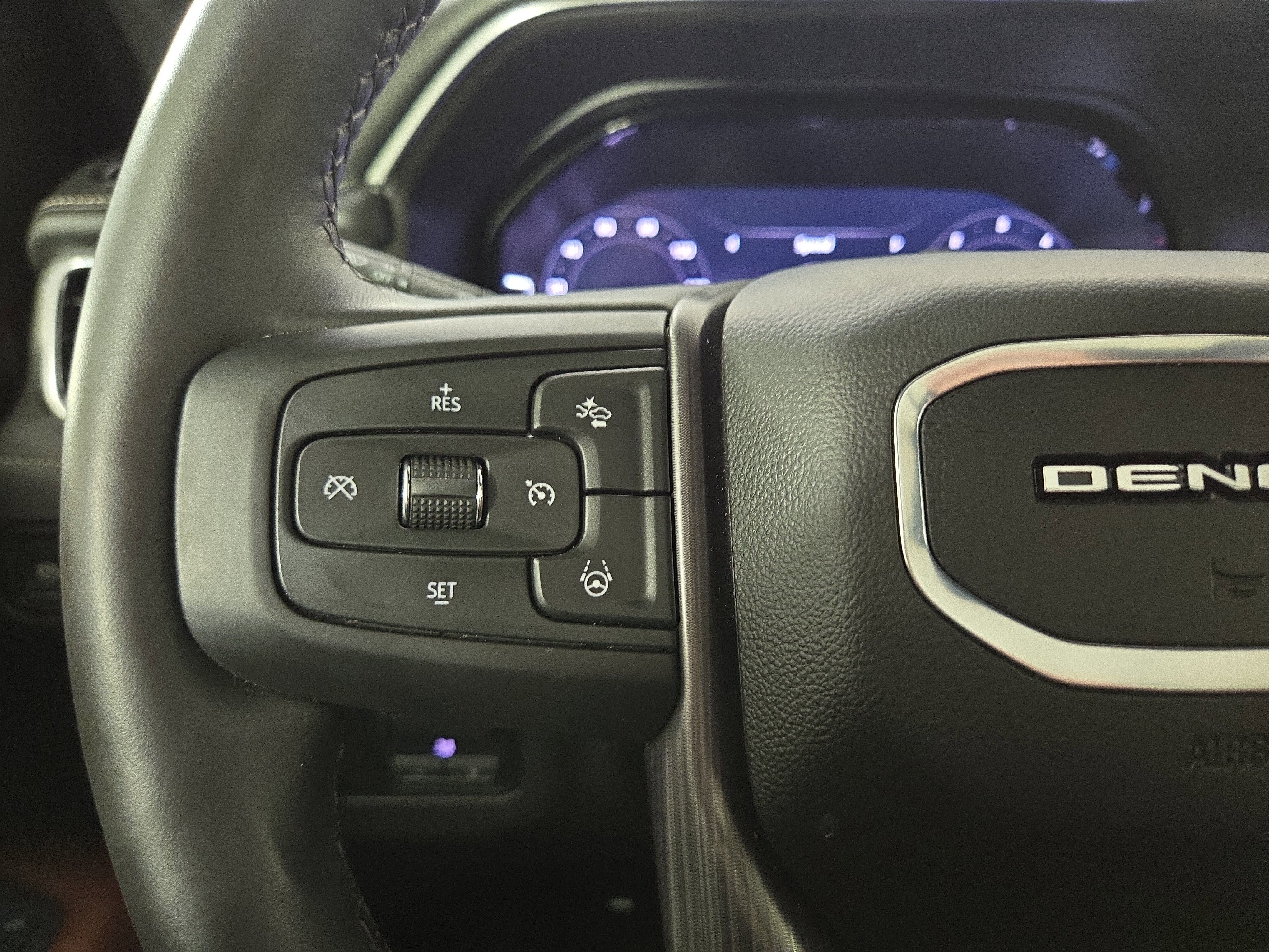 Used 2024 GMC Yukon Denali Ultimate image 17