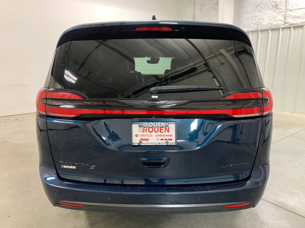 Used 2025 Chrysler Pacifica Limited FWD image 7