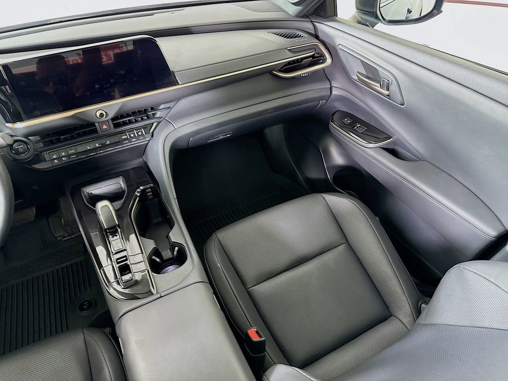 Used 2025 Toyota Crown Limited w/ Advanced Technology Package AWD/4WD image 24