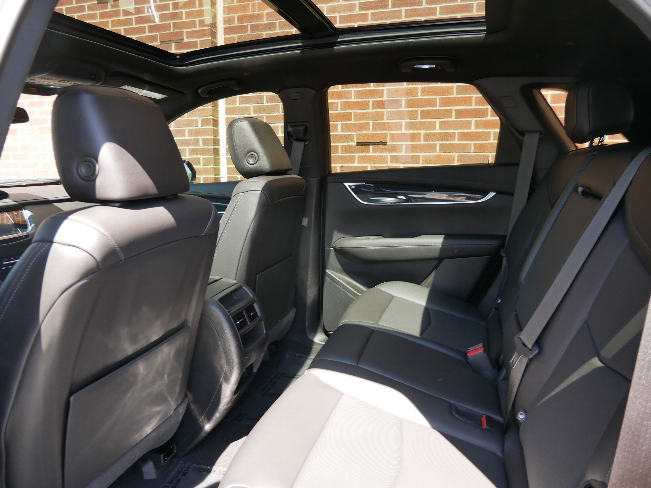 Certified 2022 Cadillac XT5 Premium Luxury FWD image 10