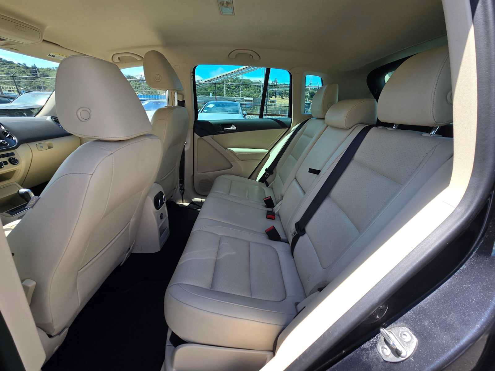 Used 2014 Volkswagen Tiguan SE FWD image 16