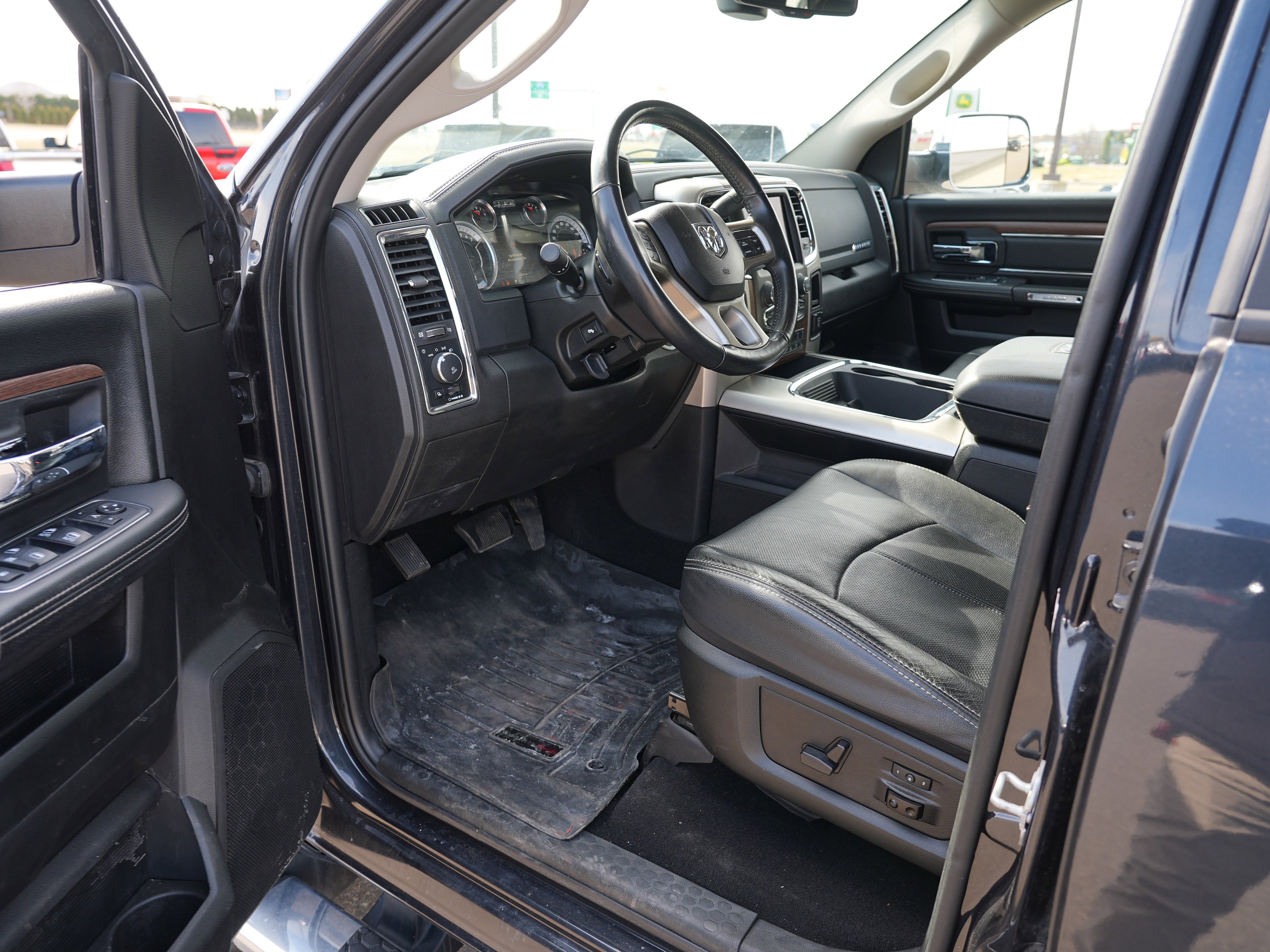 Used 2018 RAM 2500 Laramie image 13