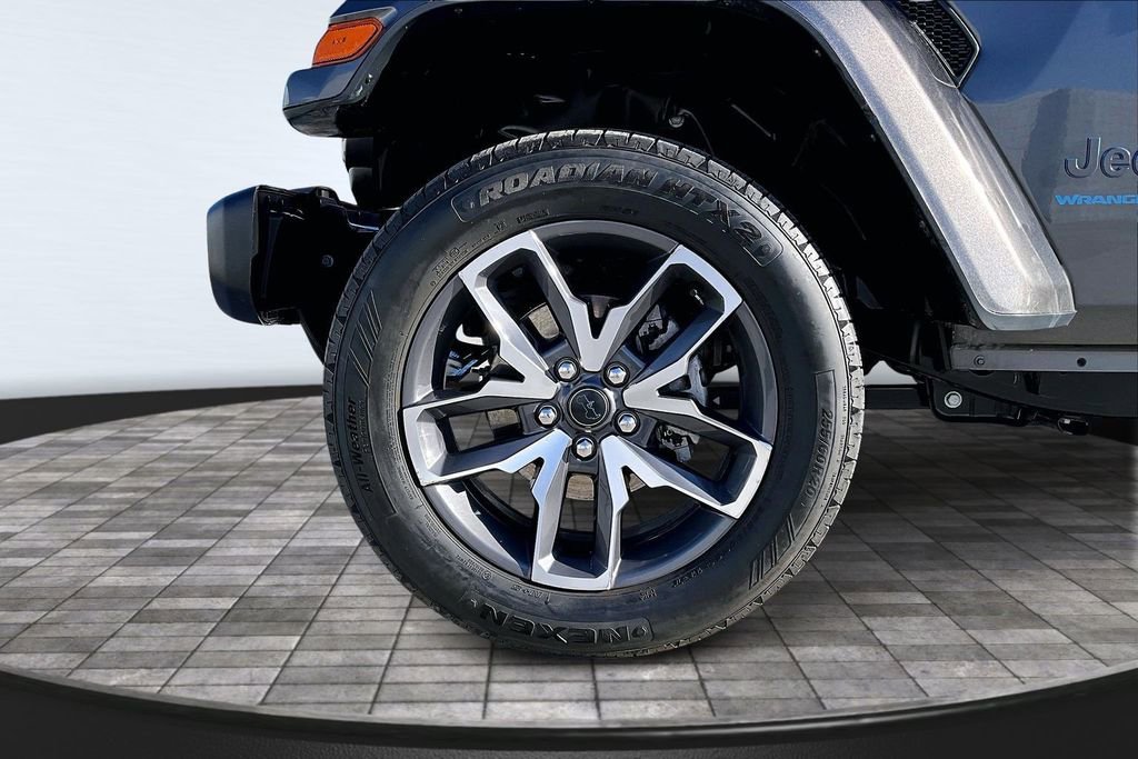 Used 2024 Jeep Wrangler Unlimited image 32