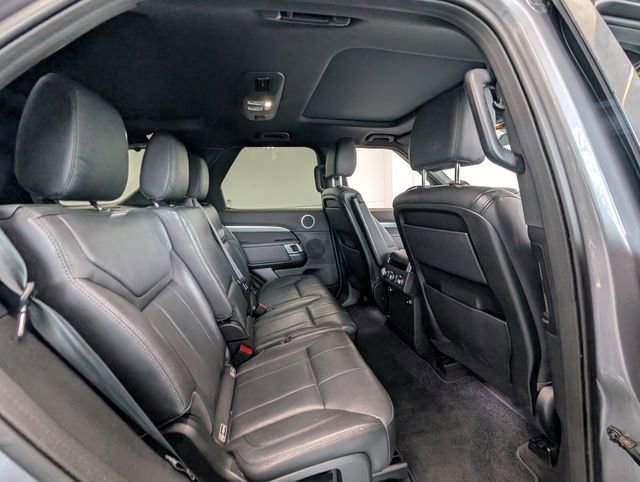 Used 2020 Land Rover Discovery Landmark image 13