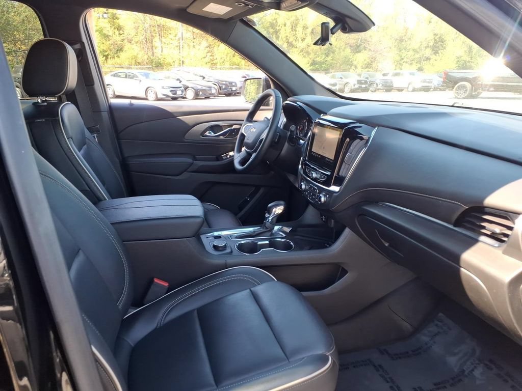 Used 2023 Chevrolet Traverse Premier AWD/4WD image 23