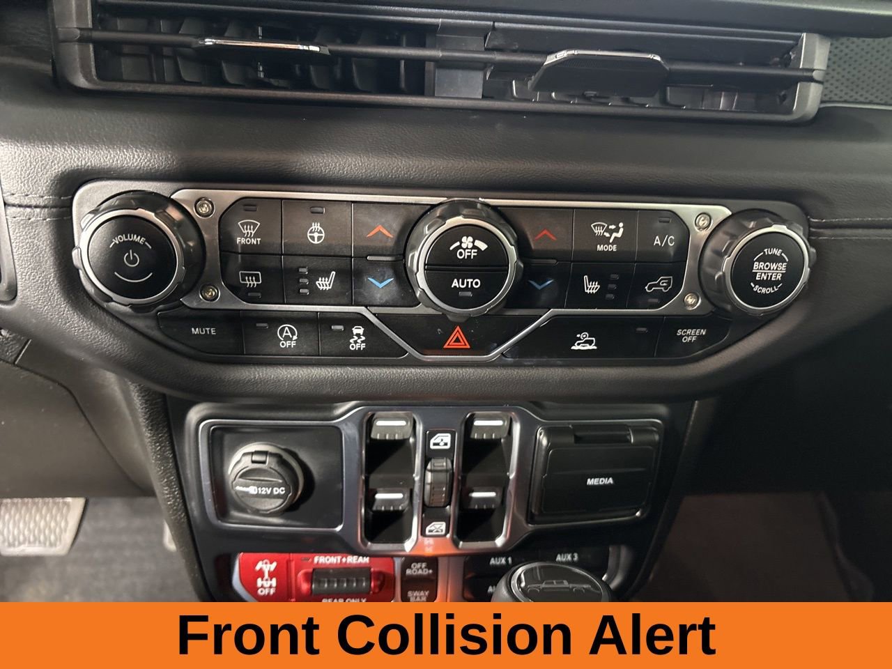 Used 2024 Jeep Gladiator Rubicon w/ Convenience Group AWD/4WD image 16
